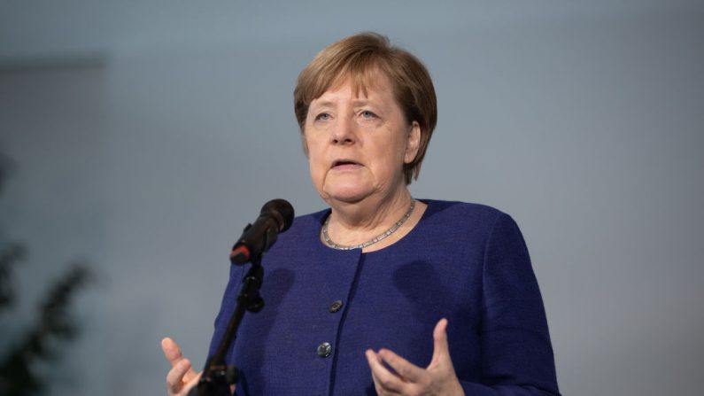 La canciller alemana Angela Merkel habla durante una conferencia de prensa antes de reunirse con los líderes económicos y sindicales en la Cancillería el 13 de marzo de 2020 en Berlín, Alemania. (Foto de Hayoung Jeon - Pool / Getty Images)