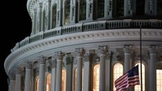 Pelosi ordena banderas a media asta en el Capitolio de EE. UU. para honrar al oficial Sicknick