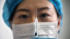 Redes criminales de China fabrican vacunas COVID-19 falsas y algunas llegaron al extranjero