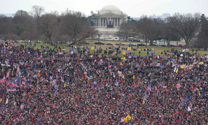 Los partidarios del Presidente Donald Trump se manifiestan en el National Mall de Washington, el 6 de enero de 2021. (Mandel Ngan/AFP a través de Getty Images)