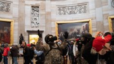 Legislador que se grabó entrando al Capitolio de EE.UU. durante protesta fue acusado de 2 delitos menores