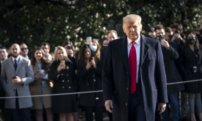 El presidente Donald Trump en el jardín sur de la Casa Blanca, el 12 de enero de 2021. (Drew Angerer/Getty Images)