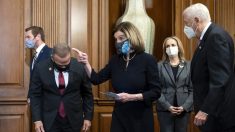 Pelosi impone una multa de USD 5000 a legisladores que evadan detectores de metales en Capitolio