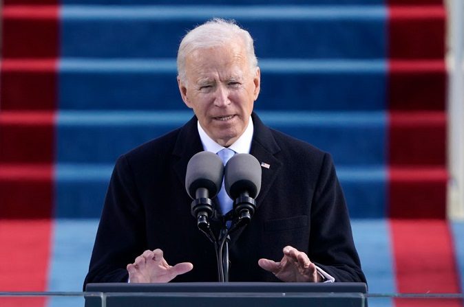 El presidente Joe Biden habla durante la 59ª ceremonia de inauguración en el Frente Oeste del Capitolio de EE. UU. el 20 de enero de 2021 en Washington, DC. (Patrick Semansky-Pool/Getty Images)