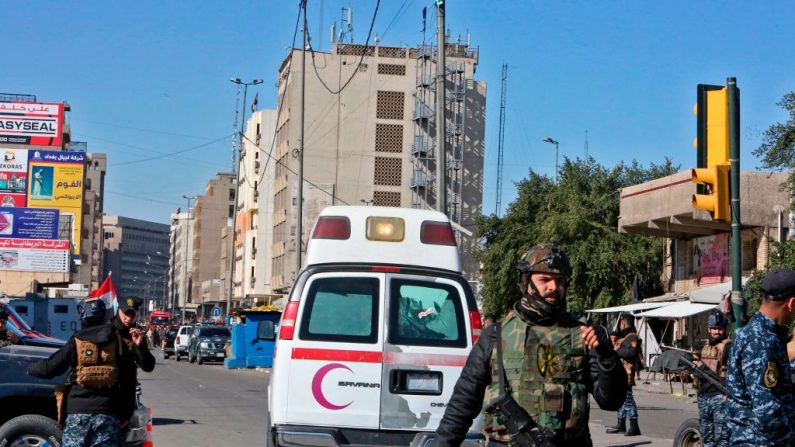 Una imagen muestra la escena de un doble atentado suicida en una bulliciosa calle comercial en el corazón de Bagdad, Irak, el 21 de enero de 2021. (Foto de Sabah Arar / AFP a través de Getty Images)