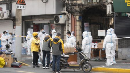 Ciudadanos chinos rechazan hisopado anal para COVID-19