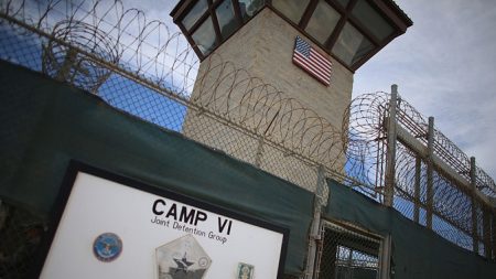 Legislador republicano lanza proyecto de ley para prevenir transferencia de detenidos de Gitmo a EE. UU.