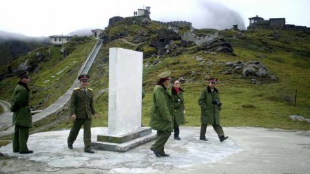 Tropas de India y China se enfrentan en Sikkim dejando heridos en ambos lados, afirma prensa india