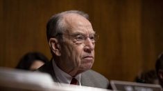 Grassley dice a Biden que no aproveche la pandemia para que el gobierno tome el control de la economía