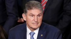 Manchin se opone «absolutamente» a más cheques de pago directo