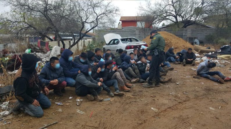 Los agentes de la Patrulla Fronteriza del Sector de Laredo cerraron un escondite en Rio Bravo, Texas, el 20 de enero de 2021. (Cortesía de la Oficina de Aduanas y Protección Fronteriza de EE. UU.)