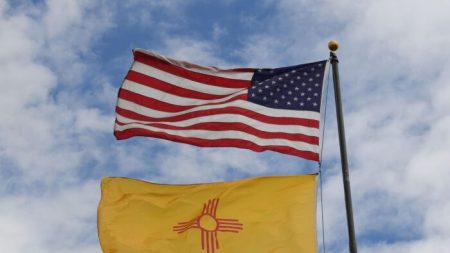 Partido Republicano acusa a secretaria de Estado de Nuevo México de retener registros electorales