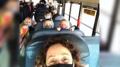 Directora de escuela conduce autobús para llevar a los alumnos a casa por falta de personal por COVID-19