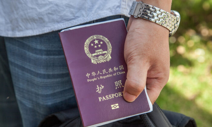 Pasaporte chino. Imagen de archivo del 16 de mayo de 2014. (Omar Havana/Getty Images)