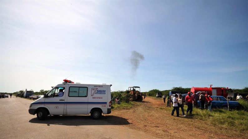 Por el momento se desconocen las identidades de las víctimas, aunque es previsible que todos los fallecidos sean cubanos. En la imagen el registro de la atención de otro accidente de aéreo en Cuba. EFE/Alejandro Ernesto/Archivo