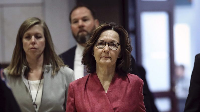 La directora de la CIA, Gina Haspel, llega para una sesión informativa con miembros de la Cámara de Representantes de Estados Unidos sobre la situación con Irán, en el Capitolio de Estados Unidos en Washington, el 8 de enero de 2020. (Drew Angerer/Getty Images)