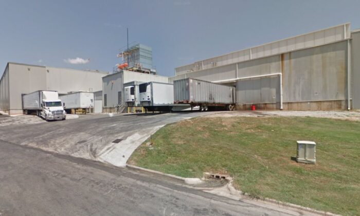 Las autoridades en Georgia dijeron el jueves que, al menos, seis personas murieron y alrededor de una docena de personas fueron hospitalizadas luego de una fuga química en una planta de procesamiento de alimentos. (Google Street View)