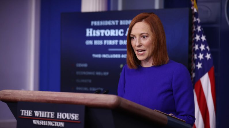 La secretaria de prensa de la Casa Blanca, Jen Psaki, realiza su primera conferencia de prensa en Washington el 20 de enero de 2020. (Chip Somodevilla/Getty Images)