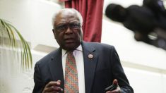 «Sería una pérdida de tiempo» buscar un impeachment, dice representante James Clyburn