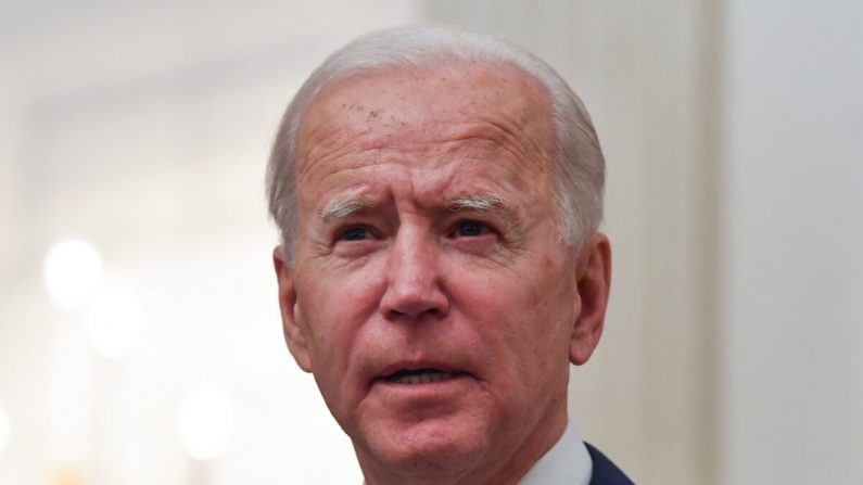 El presidente Joe Biden en el Comedor Estatal de la Casa Blanca en Washington, el 22 de enero de 2021. (Nicholas Kamm/AFP a través de Getty Images)