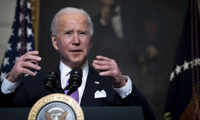 El presidente de EE.UU., Joe Biden, habla sobre la pandemia de coronavirus en el Comedor de Estado de la Casa Blanca en Washington el 26 de enero de 2021. (Doug Mills-Pool/Getty Images)