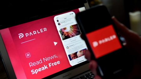 Empresa rusa confirma sus servicios para Parler mientras el sitio web publica una nueva actualización
