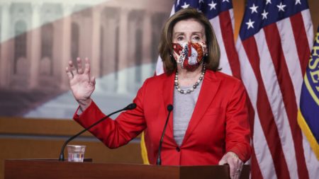 Pelosi promete perseguir la «justicia económica» y la «justicia climática» en el nuevo Congreso