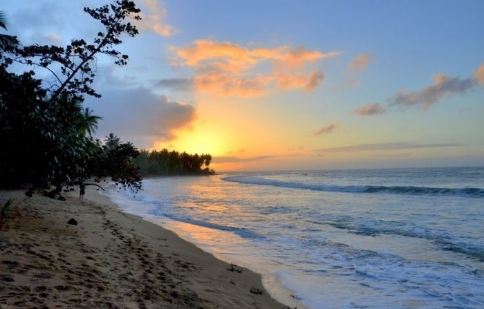 Una puesta de sol en la playa en el lujoso resort Sublime Samaná. (Kevin Revolinski)