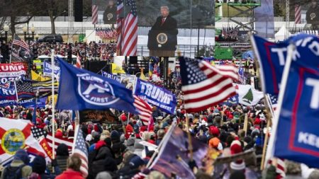 Abogado de Trump es expulsado de su cargo como profesor de derecho