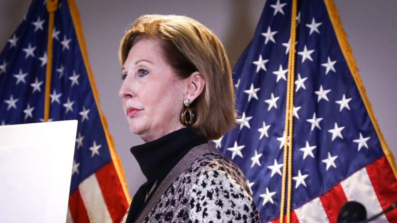 La abogada Sidney Powell sale de una conferencia de prensa en la sede del Comité Nacional Republicano en Washington, el 19 de noviembre de 2020. (Charlotte Cuthbertson/The Epoch Times)
