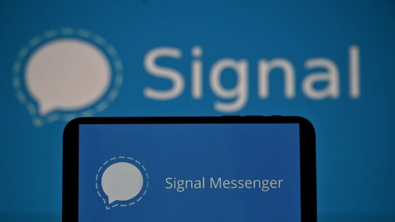 El servicio de mensajería Signal en un teléfono móvil en Toulouse, Francia, el 11 de enero de 2021. (Lionel Bonaventure/AFP vía Getty Images)
