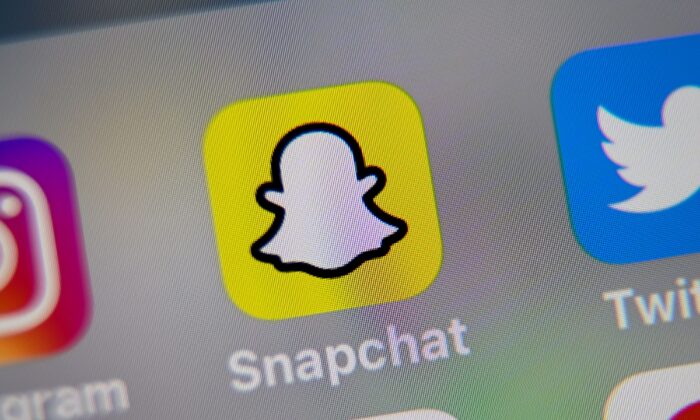 Logo de Snapchat en un teléfono móvil el 1 de octubre de 2019. (Denis Charlet/AFP vía Getty Images)