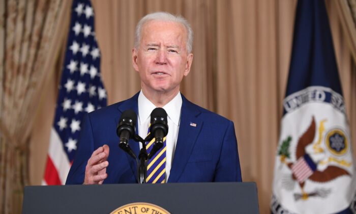 El presidente de EE.UU. Joe Biden habla sobre política exterior en el Departamento de Estado en Washington, el 4 de febrero de 2021. (SAUL LOEB/AFP a través de Getty Images)