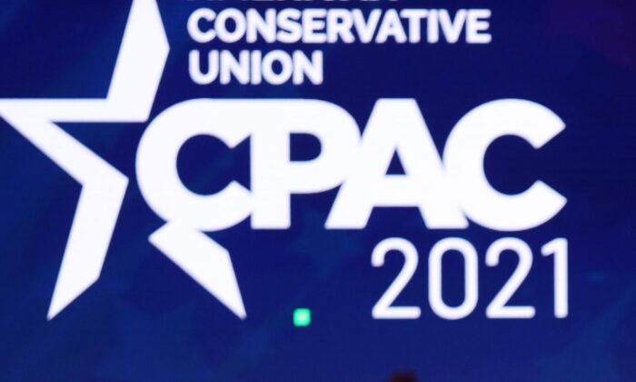 El logotipo de la Conferencia de Acción Política Conservadora en el Hyatt Regency en Orlando, Florida, el 26 de febrero de 2021. (Joe Raedle/Getty Images)
