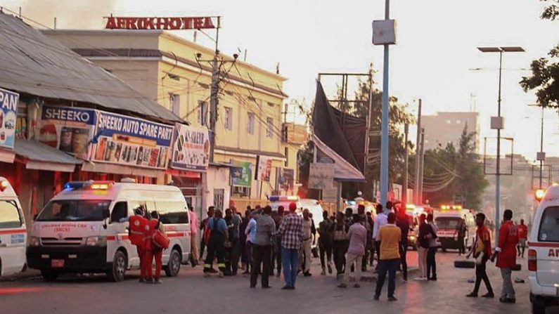 Escenario de la explosión registrada el domingo 31 de enero en el hotel Afrik de Mogadiscio, Somalia. EFE/EPA/SAID YUSUF WARSAME