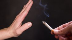 Joven usa irreverentes «métodos terapéuticos» para ayudar a su amigo a dejar de fumar