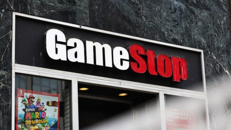 Señalización de la tienda GameStop en la ciudad de Nueva York, el 27 de enero de 2021. (Michael M. Santiago/Getty Images)