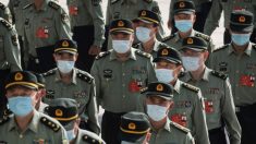 El régimen chino recurrió al ejército para encubrir el virus del PCCh, dice exasesor de Trump