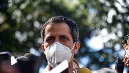 El presidente encargado de Venezuela Juan Guaidó supera el covid-19