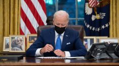 Biden firma órdenes sobre inmigración, asilo, y separación familiar