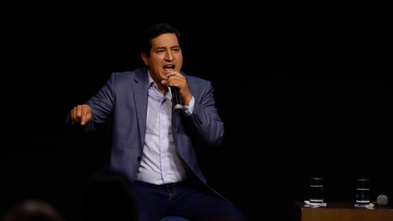 El candidato presidencial de Unión Por La Esperanza, Andrés Arauz, habla durante una conferencia de prensa mientras reclama la victoria tras las elecciones generales del 7 de febrero de 2021 en Quito, Ecuador. (Foto de Franklin Jacome / Getty Images)