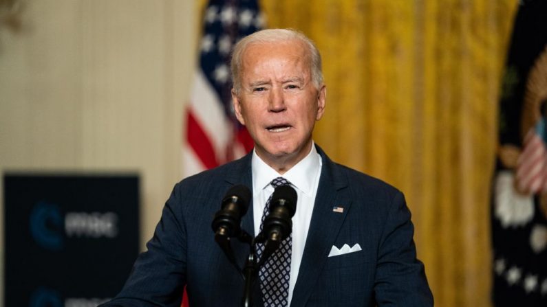 El presidente de Estados Unidos, Joe Biden, pronuncia un discurso en un evento virtual organizado por la Conferencia de Seguridad de Múnich en el Salón Este de la Casa Blanca el 19 de febrero de 2021 en Washington, DC. (Anna Moneymaker-Pool/Getty Images)