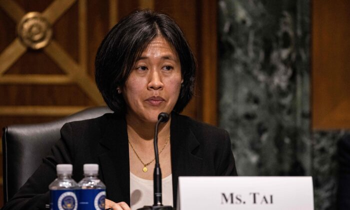 Katherine Tai, nominada como nueva representante comercial de Estados Unidos, testifica durante las audiencias del Comité de Finanzas del Senado en Washington, el 25 de febrero de 2021. (Tasos Katopodis /Pool/AFP vía Getty Images)