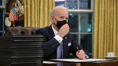 Políticas energéticas de Biden conducen a EEUU hacia «recesión total», advierte representante Mullin