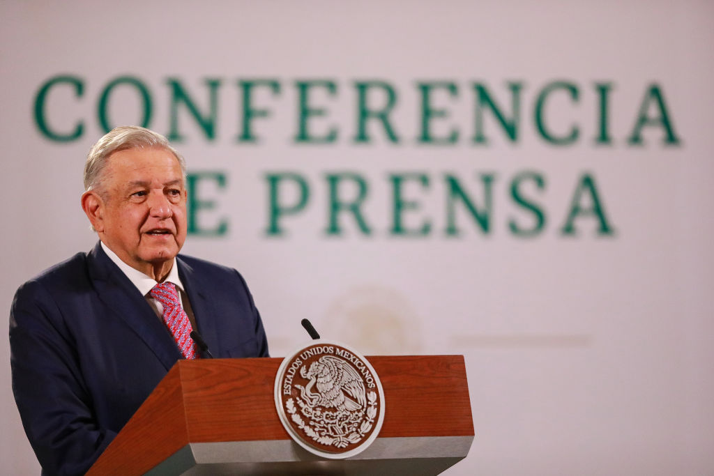 Andrés Manuel López Obrador, presidente de México, durante una sesión informativa matutina en el Palacio Nacional el 8 de febrero de 2021 en la Ciudad de México, México. (Foto de Manuel Velasquez / Getty Images)