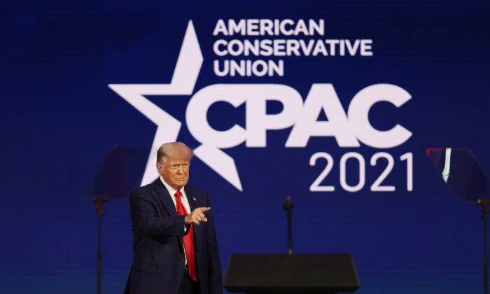 El expresidente Donald Trump se dirige a la Conferencia de Acción Política Conservadora celebrada en el Hyatt Regency en Orlando, Florida, el 28 de febrero de 2021. (Joe Raedle/Getty Images)