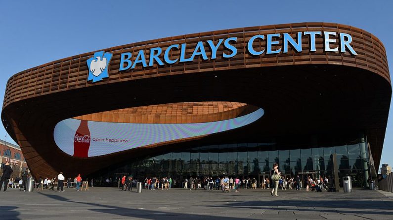 Vista exterior del Barclays Center en el distrito de Brooklyn de Nueva York (EE.UU.). (Foto de Stan Honda / AFP a través de Getty Images)