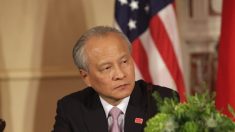 Embajador chino repite la teoría de conspiración de que la pandemia pudo originarse en Estados Unidos