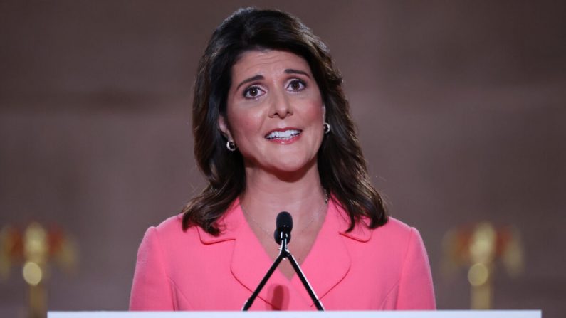 La exembajadora de Estados Unidos ante las Naciones Unidas, Nikki Haley, en el Auditorio Mellon en Washington mientras se dirigía a la Convención Nacional Republicana el 24 de agosto de 2020. (Chip Somodevilla/Getty Images)