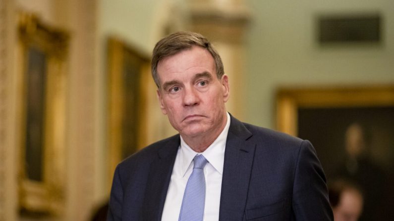 El senador Mark Warner (D-Va.) en el pleno del Senado, en Washington, el 30 de enero de 2020. (Samuel Corum/Getty Images/archivo)
